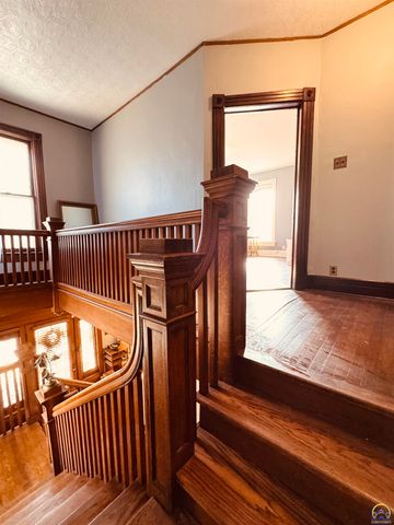 411 SW Woodlawn Ave, Topeka, KS 66606