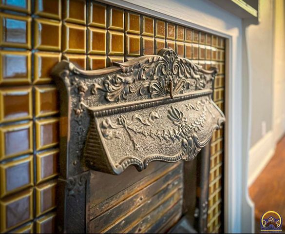 411 SW Woodlawn Ave, Topeka, KS 66606