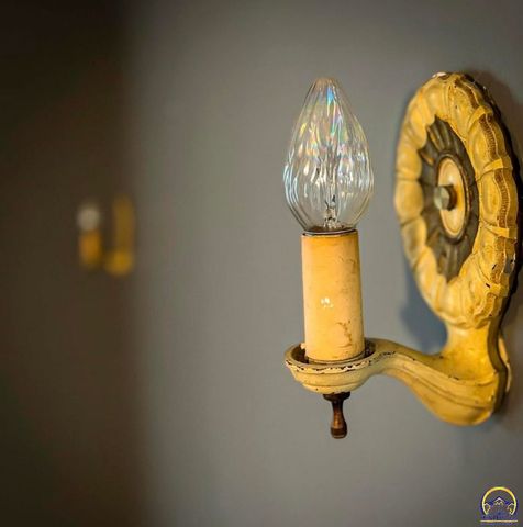 411 SW Woodlawn Ave, Topeka, KS 66606