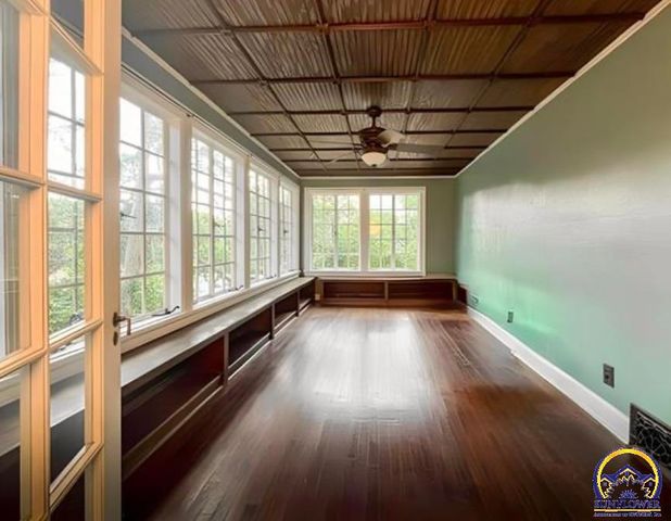 411 SW Woodlawn Ave, Topeka, KS 66606