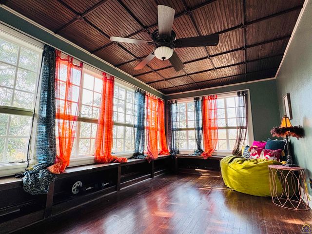 411 SW Woodlawn Ave, Topeka, KS 66606