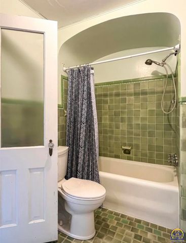 411 SW Woodlawn Ave, Topeka, KS 66606