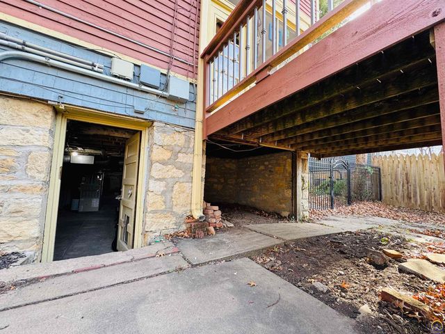 411 SW Woodlawn Ave, Topeka, KS 66606