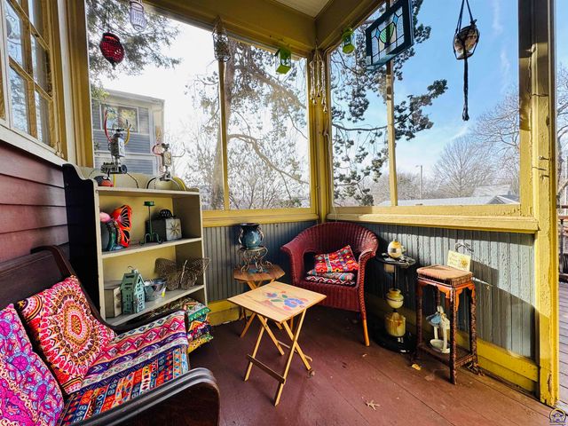 411 SW Woodlawn Ave, Topeka, KS 66606