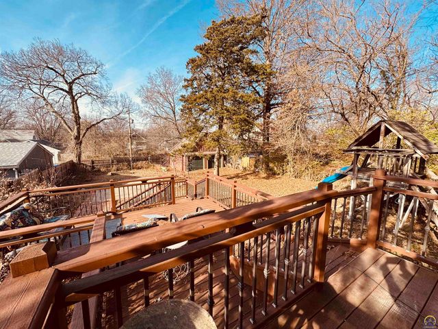 411 SW Woodlawn Ave, Topeka, KS 66606