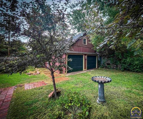 411 SW Woodlawn Ave, Topeka, KS 66606