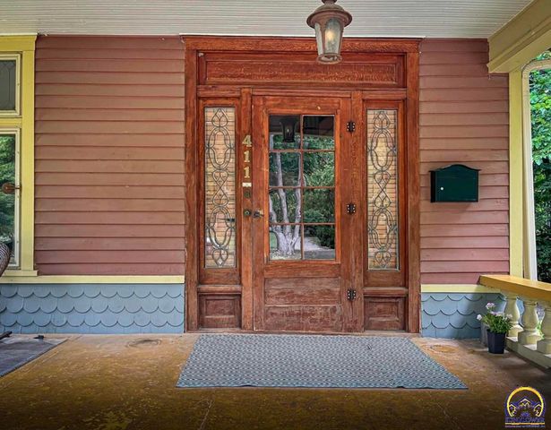 411 SW Woodlawn Ave, Topeka, KS 66606