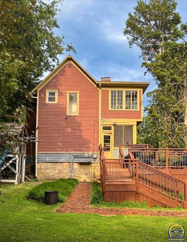 411 SW Woodlawn Ave, Topeka, KS 66606