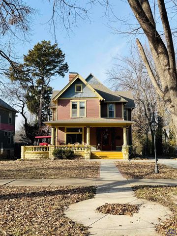 411 SW Woodlawn Ave, Topeka, KS 66606