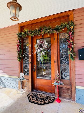 411 SW Woodlawn Ave, Topeka, KS 66606