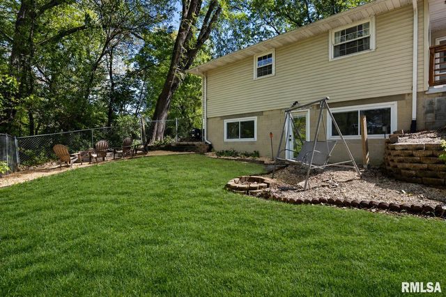 4913 W WOODFERN Road, Peoria, IL 61607