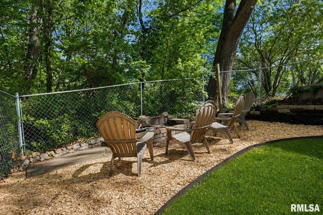 4913 W WOODFERN Road, Peoria, IL 61607
