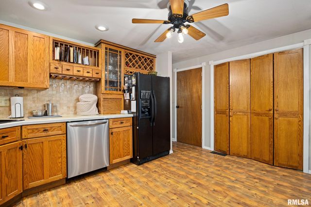 4913 W WOODFERN Road, Peoria, IL 61607