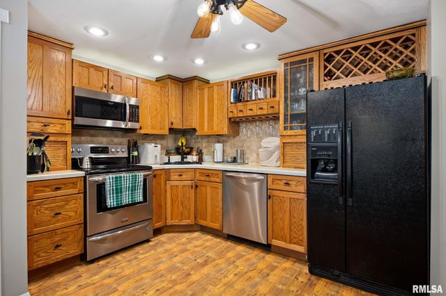 4913 W WOODFERN Road, Peoria, IL 61607