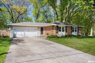4913 W WOODFERN Road, Peoria, IL 61607
