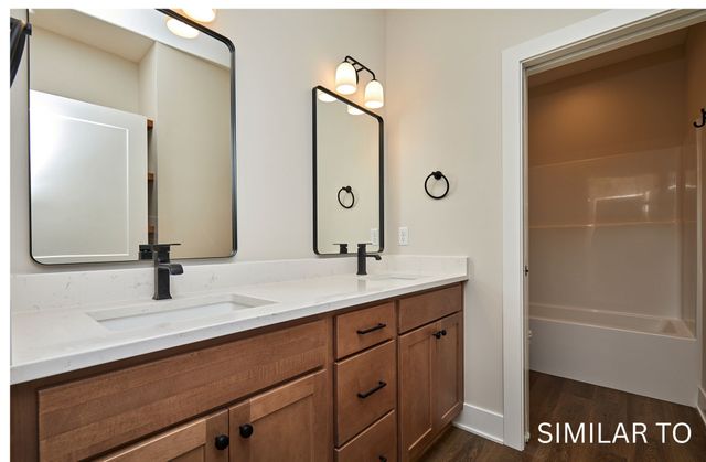 17539 North Valley Drive, Urbandale, IA 50323