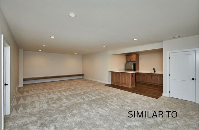 17539 North Valley Drive, Urbandale, IA 50323