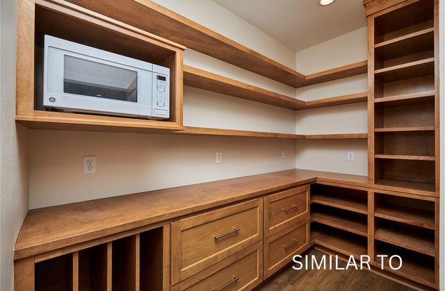 17539 North Valley Drive, Urbandale, IA 50323