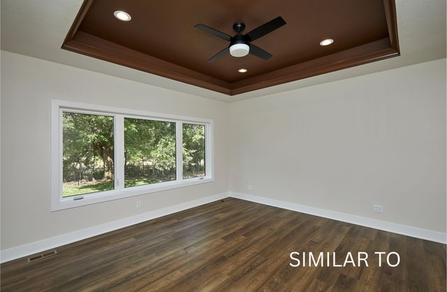 17539 North Valley Drive, Urbandale, IA 50323