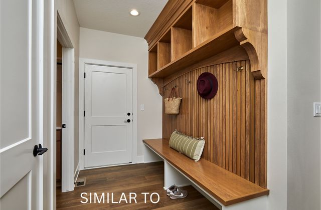 17539 North Valley Drive, Urbandale, IA 50323