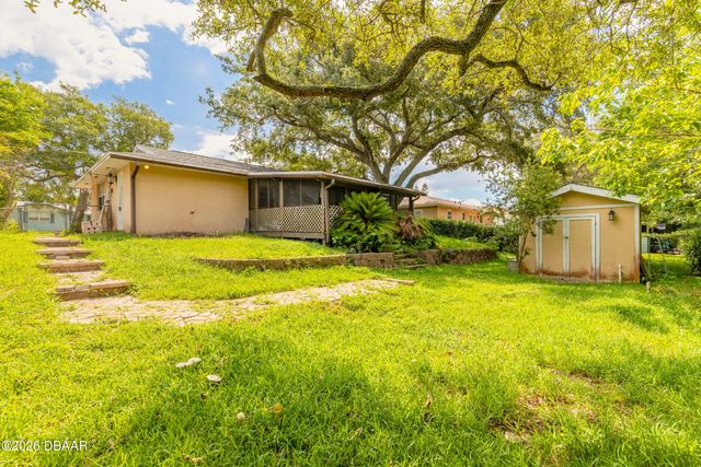 1586 Carmen Avenue, Daytona Beach, FL 32117
