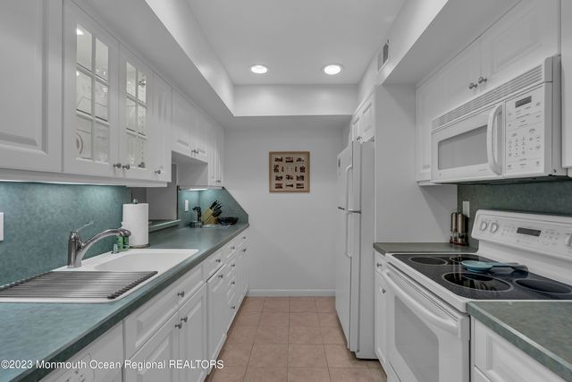 15 Linden Drive, Spring Lake Heights, NJ 07762
