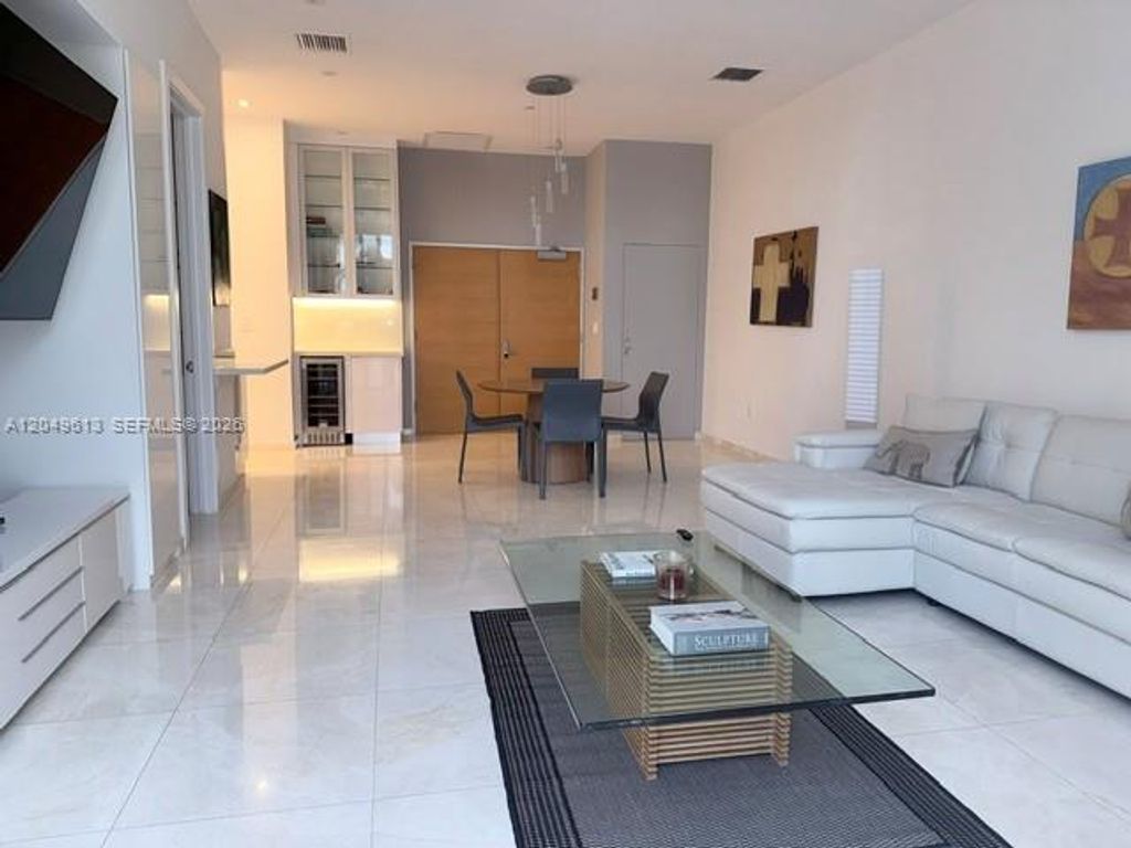 881 Ocean Drive L2, Key Biscayne, FL 33149
