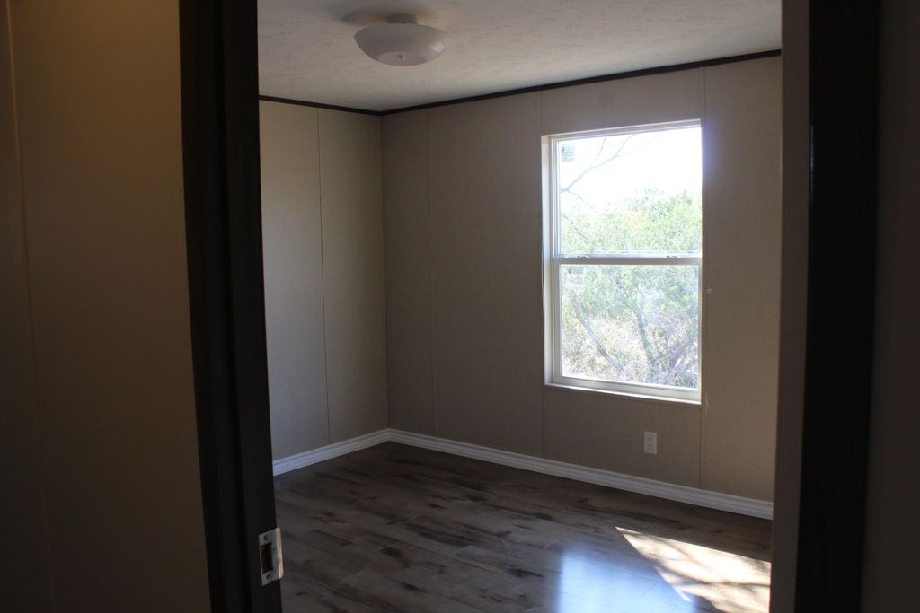 Image 10 of property listing at 317 Chestnut Lane, Robert Lee, TX 76945