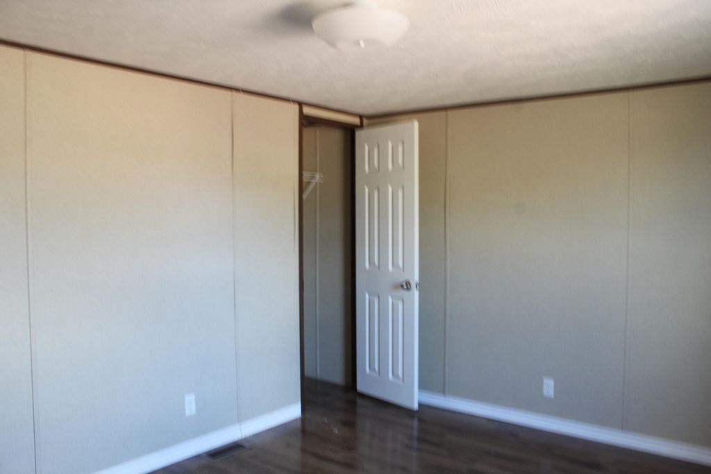 Image 13 of property listing at 317 Chestnut Lane, Robert Lee, TX 76945