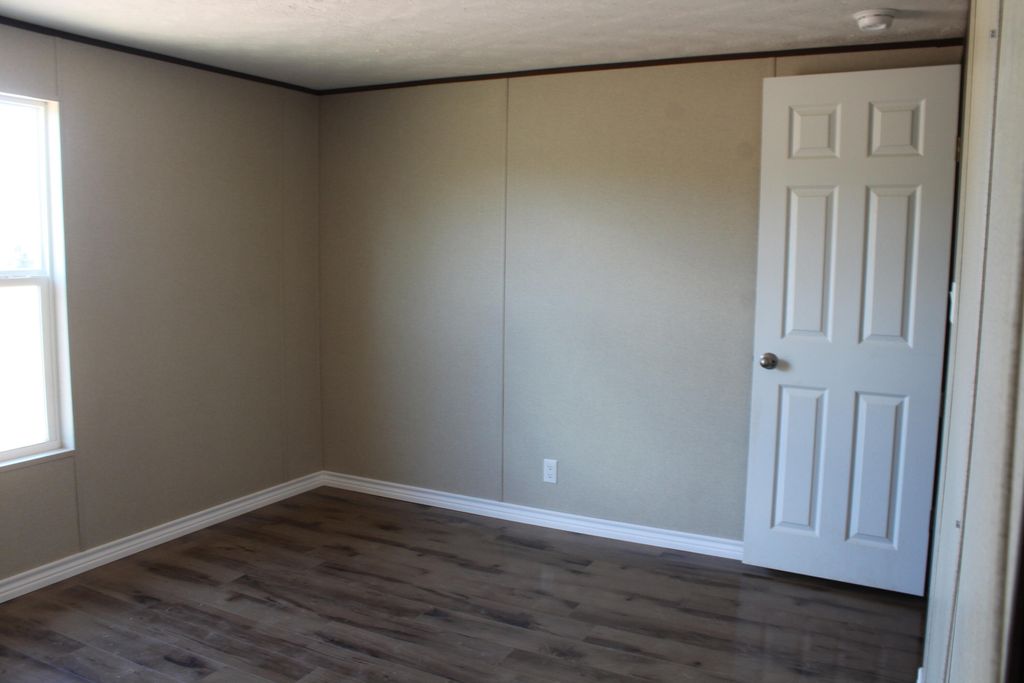Image 14 of property listing at 317 Chestnut Lane, Robert Lee, TX 76945