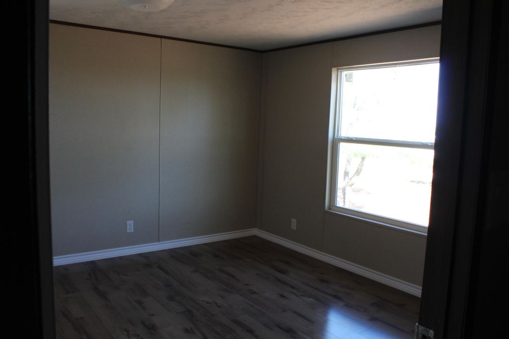 Image 17 of property listing at 317 Chestnut Lane, Robert Lee, TX 76945