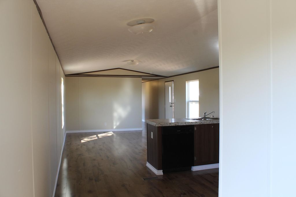 Image 4 of property listing at 317 Chestnut Lane, Robert Lee, TX 76945