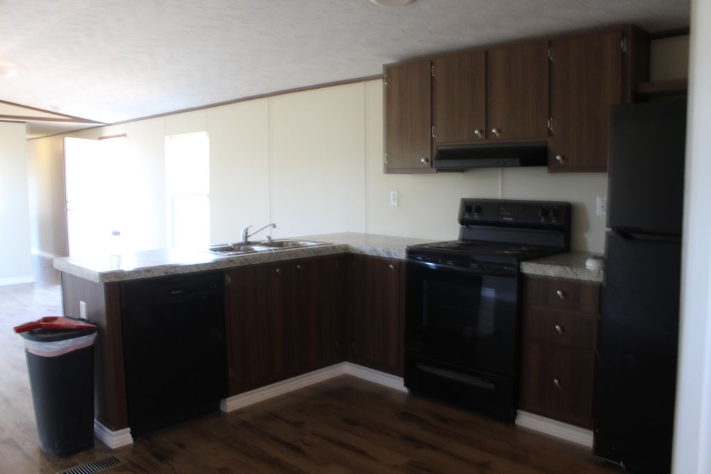 Image 5 of property listing at 317 Chestnut Lane, Robert Lee, TX 76945