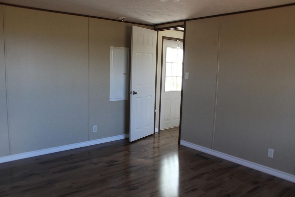 Image 8 of property listing at 317 Chestnut Lane, Robert Lee, TX 76945