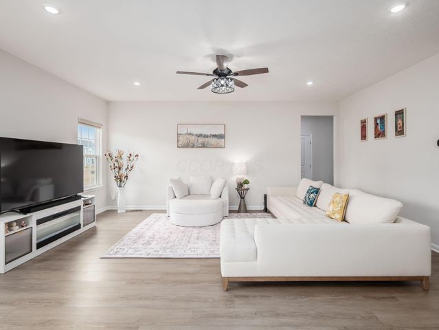 128 Cameo Woods Drive, Delaware, OH 43015