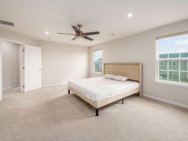 128 Cameo Woods Drive, Delaware, OH 43015