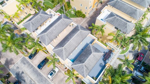 2314 Vintage Dr, Lighthouse Point, FL 33064