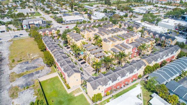 2314 Vintage Dr, Lighthouse Point, FL 33064