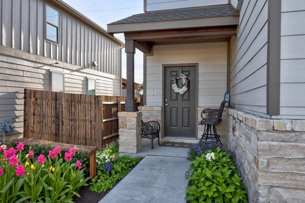 204 Perugia ST, Liberty Hill, TX 78642