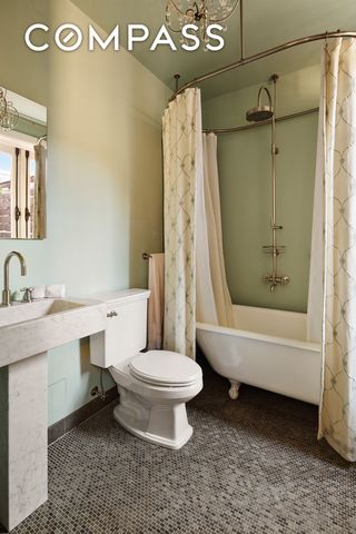 42 Barrow Street, New York City, NY 10014