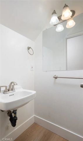 2729 S Baker, Santa Ana, CA 92707