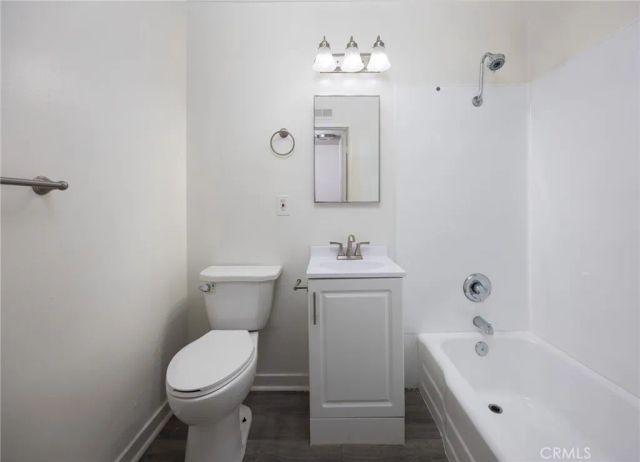 2729 S Baker, Santa Ana, CA 92707