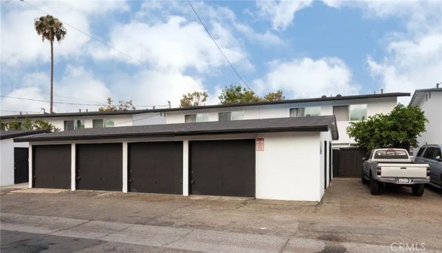 2729 S Baker, Santa Ana, CA 92707