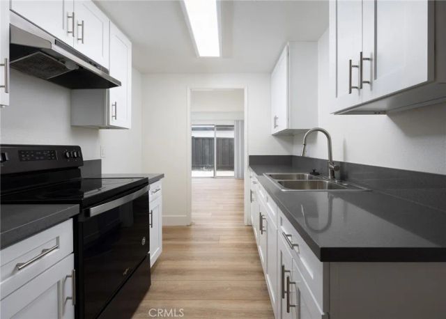 2729 S Baker, Santa Ana, CA 92707