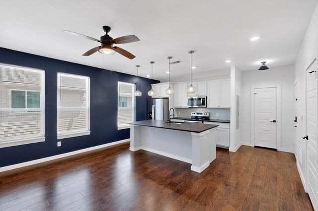 800 S Welch Street 208, Denton, TX 76201