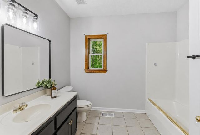 1000 EWELL RD, Moscow, TN 38057