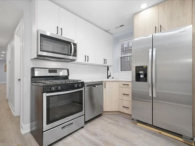 1916 N Ridgeway Avenue GDN, Chicago, IL 60647