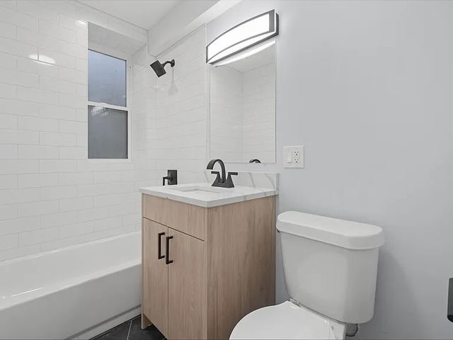 1916 N Ridgeway Avenue GDN, Chicago, IL 60647