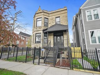 1916 N Ridgeway Avenue GDN, Chicago, IL 60647