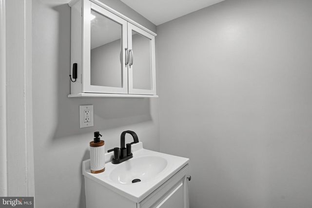 220 OGDEN STATION RD, Wenonah, NJ 08090